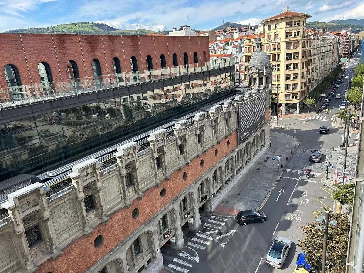 Habitacion Alhondiga Casa De Jorge منزل للإقامة بلباو